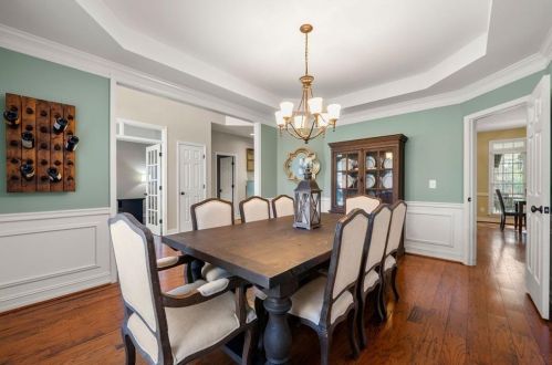 1075 Queensgate Dr, Smyrna GA  30082-6400 exterior