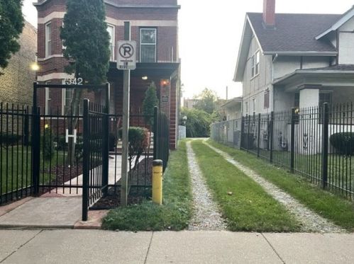 7342 Phillips Ave, Chicago, IL 60649-3418