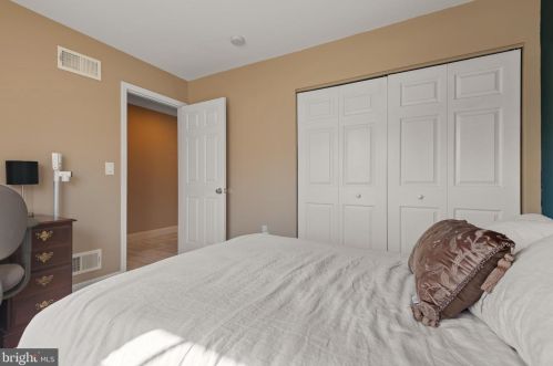 30 Mill Pond Dr, Lancaster PA  17603-7411 exterior