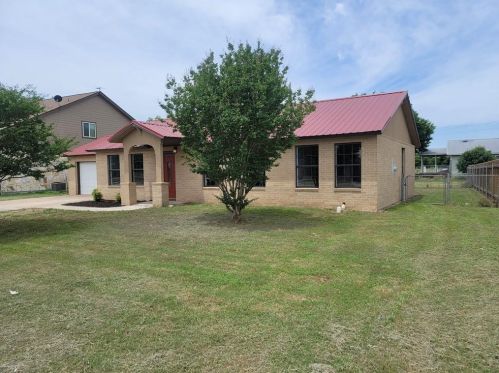 802 Savannah Cv, Webberville, TX 78621-1253