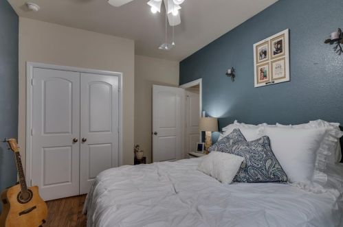 524 Crown Oaks Dr, Fort Worth TX  76131-4264 exterior