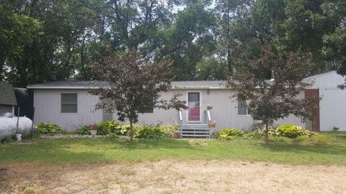 796 Lake Hendricks Dr, Hendricks, MN 56136-1204