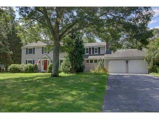 4 Robbins Dr, Barrington, RI 02806-2612