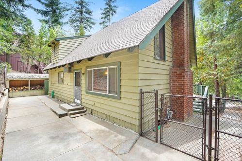 235 Grass Valley Rd, Lake Arrowhead, CA