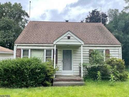 502 Diamond Spring Rd, Parsippany, NJ 07834-2939