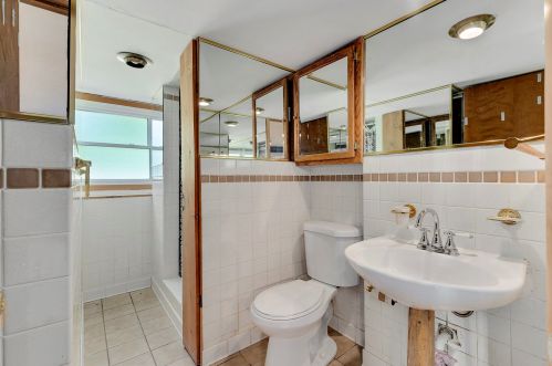 442 Naperville Rd, Willowbrook IL  60514-1021 exterior