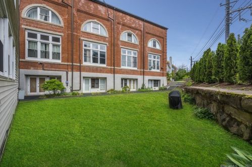 32 Pine St, Norwalk CT  06854-2257 exterior