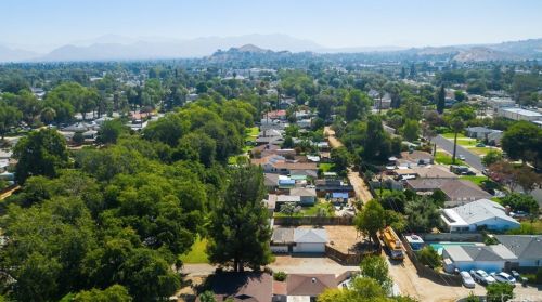 4610 Emerson St, Riverside CA  92506-2008 exterior