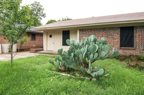 201 Thompson St, Fort Worth TX  76140-3309 exterior