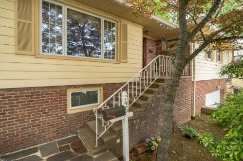 45 Burnett Ter, Town Center, NJ 07052-3726