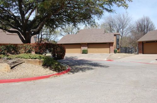 109 Brentwood Ct, Irving TX  75061-2954 exterior