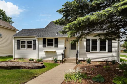 2495 13th Ave, Saint Paul MN  55109-2437 exterior