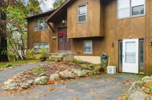 1 Rowena Dr, Providence, RI 02919-3414