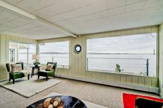 3217 Point Pl, Seattle, WA 98116-2620