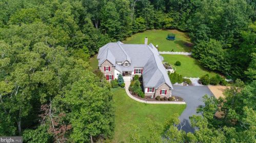 8107 Riverview Dr, Fredericksburg, VA 22407-9009
