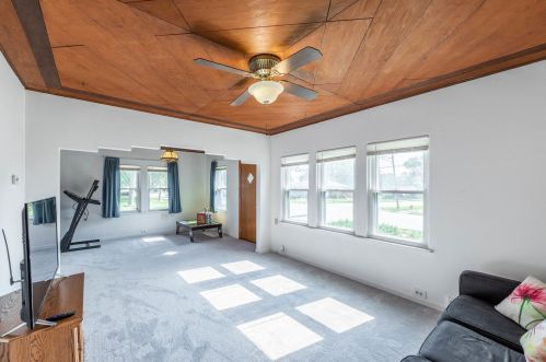 224 Marshall Rd, Bensenville, IL 60106-1771