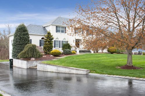 13 Tiberon Dr, Holmdel Village, NJ 07733-2604