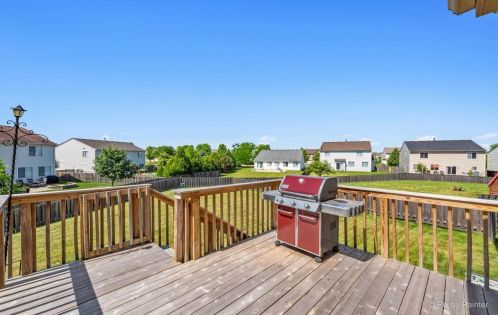 439 Westport Dr, Pingree Grove IL  60140-9172 exterior