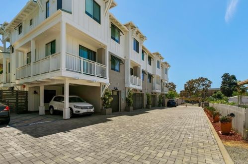 3351 Tyler St, Carlsbad, CA 92008-3072