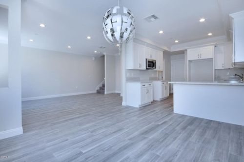 1731 Patricia Ave, Simi Valley, CA 93065-3472