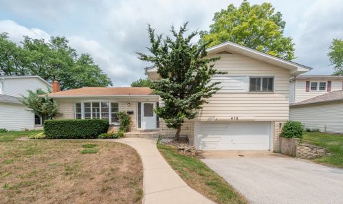 410 Knob Hill Dr, Arlington Hts, IL 60004-3123