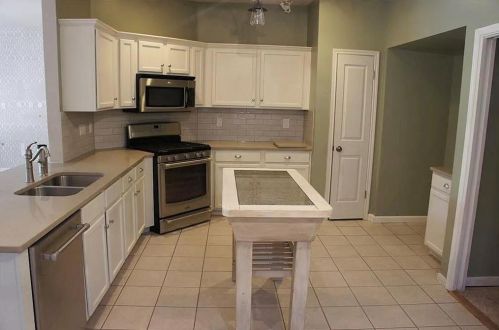 7008 Auckland Dr, Austin TX  78749-4166 exterior