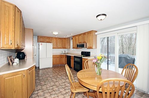 207 Timber Ridge Rd, Middletown CT  06457-7525 exterior