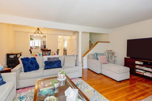 23 Upper Cmns, Woodbury, CT 06798-3220