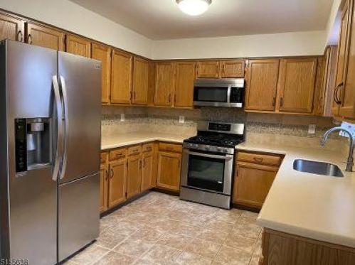 11 Crimson Ln, Dover NJ  07803-2444 exterior