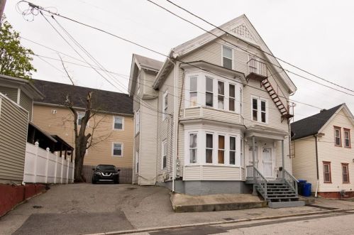 10 Vineyard St, Providence, RI 02907-2926