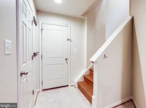 9195 Lake Preston Ct, Bristow, VA 20136-6170