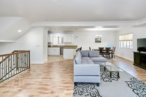1611 208th St, Torrance CA  90501-6441 exterior