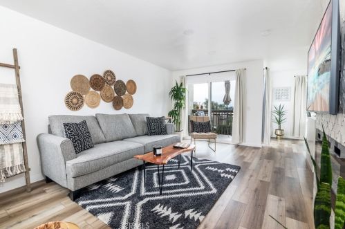 6571 Paseo Del Norte, Carlsbad, CA 92011-2469
