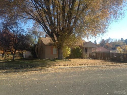 208 Garner St, Prineville, OR 97754-2323