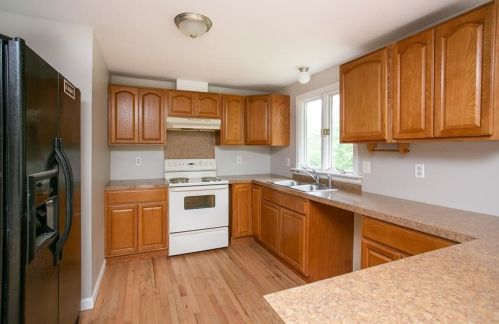 33 Sand Hill Rd, Charlestown, RI 02813-3425