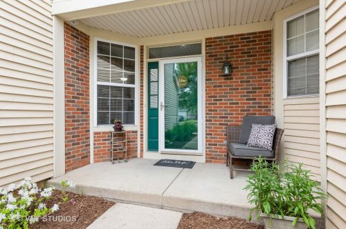7447 Grandview Ct, Carpentersville, IL 60110-3401