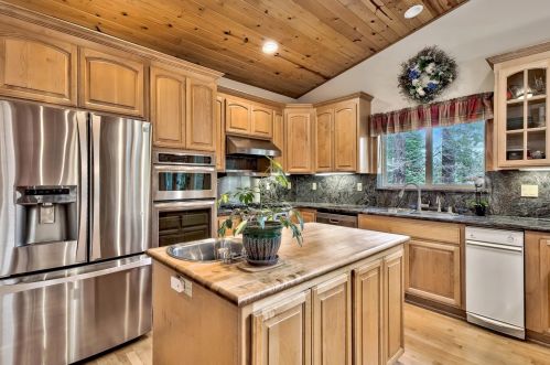 10771 Silver Spur Dr, Truckee, CA 96161-3146