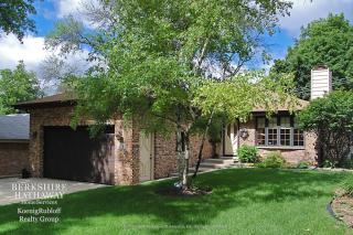 118 Hale St, Palatine, IL 60067-6212