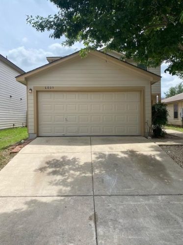 6805 Doyal Dr, Austin TX  78747-3901 exterior