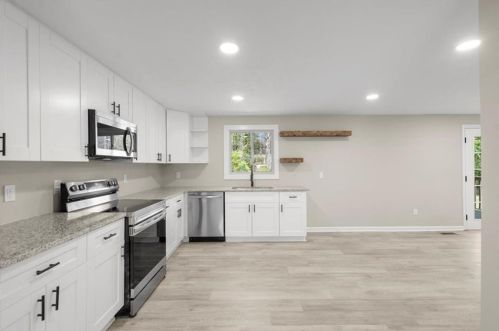 3366 Creekwood Dr, Rex GA 30273-2115 exterior