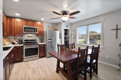 387 Sandalwood Dr, Valpo, IN 46385-8118