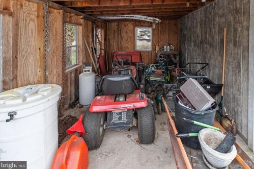 48 Calvin Unger Ln, Berkeley Springs WV 25411-5181 exterior