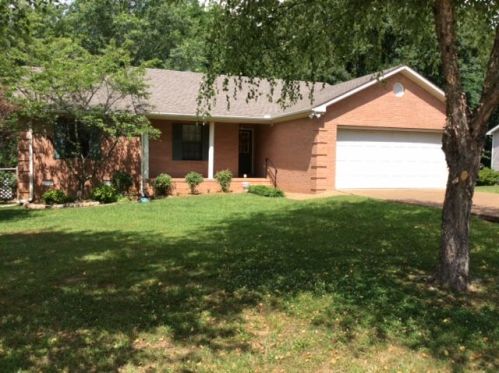 529 Westwood Dr, Lexington, TN 38351-2503