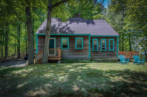 1 Cole St, Laconia, NH 03246-2513