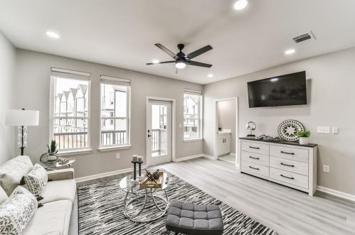 2519 Washington St, Waller, TX 77484-8368