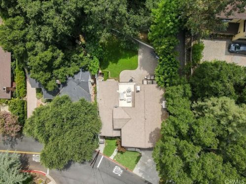 1566 Hillside Dr, Glendale CA  91208-2456 exterior