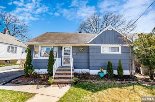 40 Colling Ave, Rochelle Park, NJ 07662-3905