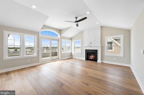 1606 Bayview Ave, Barnegat Light, NJ 08006-1577