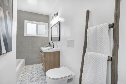 1048 Fairbrook Ln, Santa Ana CA  92706-1106 exterior