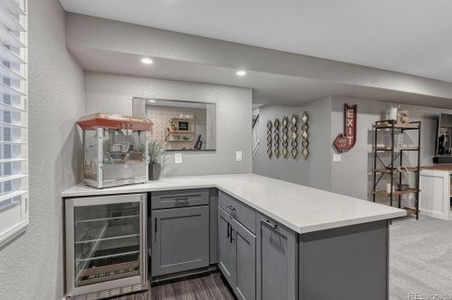 6051 Valdai Way, Aurora CO 80015-6521 exterior